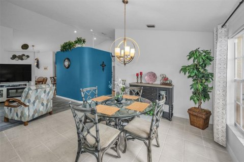 House in Tarpon Springs, Florida 3 bedrooms, 169.83 sq.m. № 1910716 - photo 14
