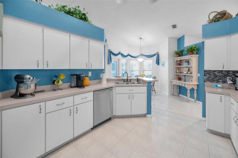 House in Tarpon Springs, Florida 3 bedrooms, 169.83 sq.m. № 1910716 - photo 23