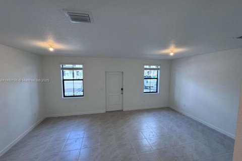 Touwnhouse à louer à Florida City, Floride: 3 chambres, 128.21 m2 № 1944188 - photo 2
