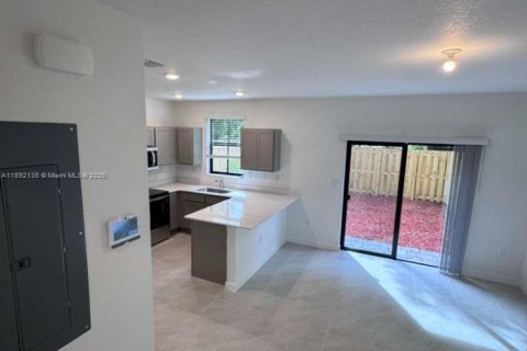 Touwnhouse à louer à Florida City, Floride: 3 chambres, 128.21 m2 № 1944188 - photo 5