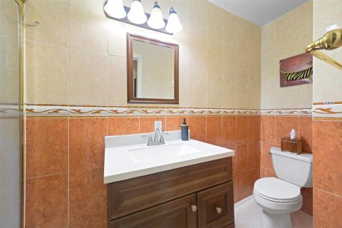 House in Miami, Florida 4 bedrooms, 255.95 sq.m. № 1891641 - photo 26