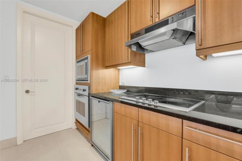 Condo in Miami, Florida, 2 bedrooms № 2153824 - photo 6