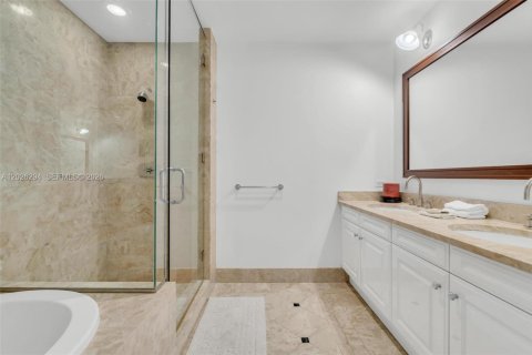 Condo in Miami, Florida, 2 bedrooms № 2153824 - photo 26