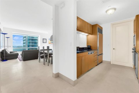 Condo in Miami, Florida, 2 bedrooms № 2153824 - photo 4