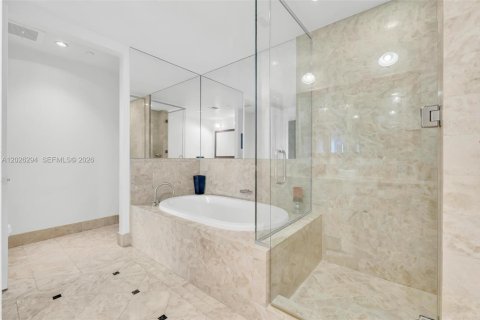 Condo in Miami, Florida, 2 bedrooms № 2153824 - photo 28