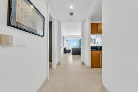 Condo in Miami, Florida, 2 bedrooms № 2153824 - photo 2