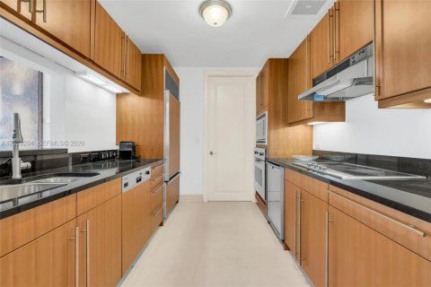 Condo in Miami, Florida, 2 bedrooms № 2153824 - photo 5
