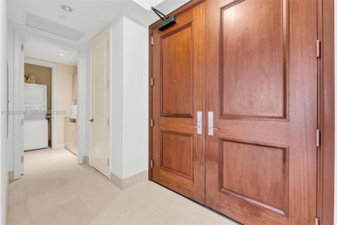 Condo in Miami, Florida, 2 bedrooms № 2153824 - photo 3