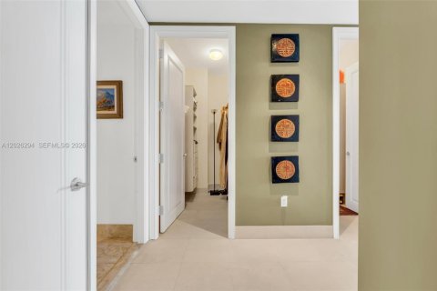 Condo in Miami, Florida, 2 bedrooms № 2153824 - photo 19