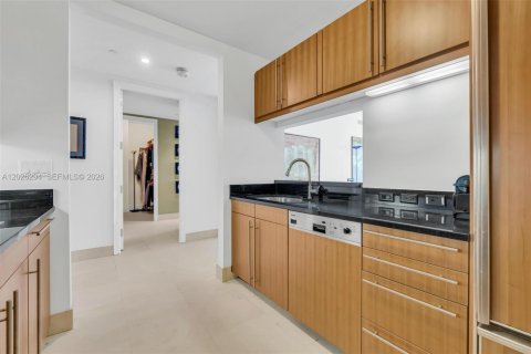 Condo in Miami, Florida, 2 bedrooms № 2153824 - photo 9