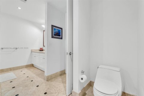 Condo in Miami, Florida, 2 bedrooms № 2153824 - photo 29