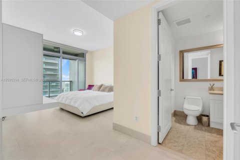 Condo in Miami, Florida, 2 bedrooms № 2153824 - photo 30