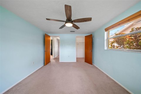 House in New Port Richey, Florida 3 bedrooms, 140.1 sq.m. № 1824446 - photo 15
