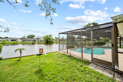 House in New Port Richey, Florida 3 bedrooms, 140.1 sq.m. № 1824446 - photo 26