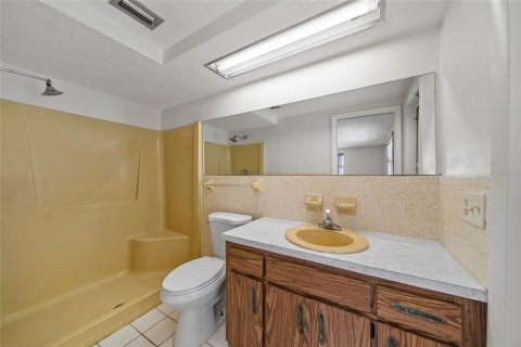 House in New Port Richey, Florida 3 bedrooms, 140.1 sq.m. № 1824446 - photo 18