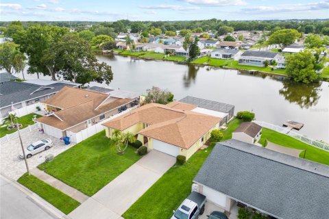 House in New Port Richey, Florida 3 bedrooms, 140.1 sq.m. № 1824446 - photo 30