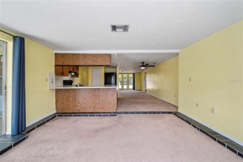 House in New Port Richey, Florida 3 bedrooms, 140.1 sq.m. № 1824446 - photo 10