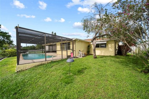 House in New Port Richey, Florida 3 bedrooms, 140.1 sq.m. № 1824446 - photo 27