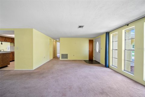 House in New Port Richey, Florida 3 bedrooms, 140.1 sq.m. № 1824446 - photo 7