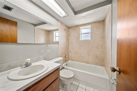 House in New Port Richey, Florida 3 bedrooms, 140.1 sq.m. № 1824446 - photo 23