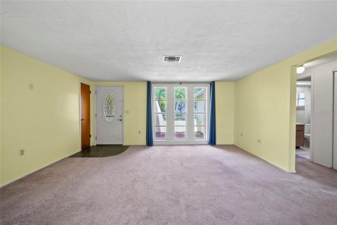 House in New Port Richey, Florida 3 bedrooms, 140.1 sq.m. № 1824446 - photo 6