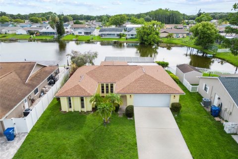 House in New Port Richey, Florida 3 bedrooms, 140.1 sq.m. № 1824446 - photo 29