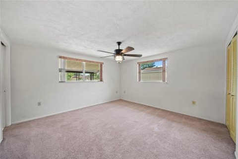 House in New Port Richey, Florida 3 bedrooms, 140.1 sq.m. № 1824446 - photo 22