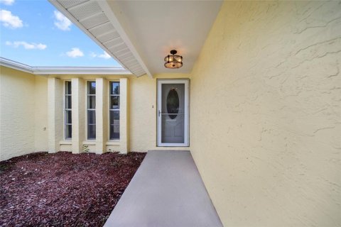 House in New Port Richey, Florida 3 bedrooms, 140.1 sq.m. № 1824446 - photo 5