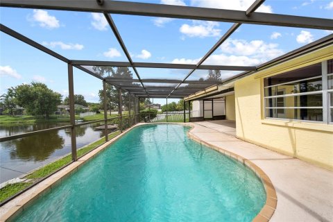House in New Port Richey, Florida 3 bedrooms, 140.1 sq.m. № 1824446 - photo 25