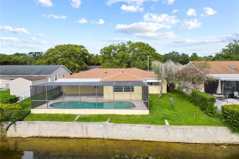 House in New Port Richey, Florida 3 bedrooms, 140.1 sq.m. № 1824446 - photo 28