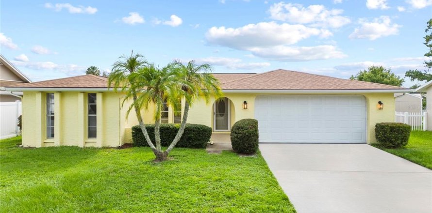 House in New Port Richey, Florida 3 bedrooms, 140.1 sq.m. № 1824446