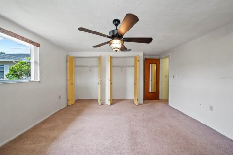 House in New Port Richey, Florida 3 bedrooms, 140.1 sq.m. № 1824446 - photo 21