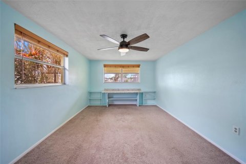 House in New Port Richey, Florida 3 bedrooms, 140.1 sq.m. № 1824446 - photo 16
