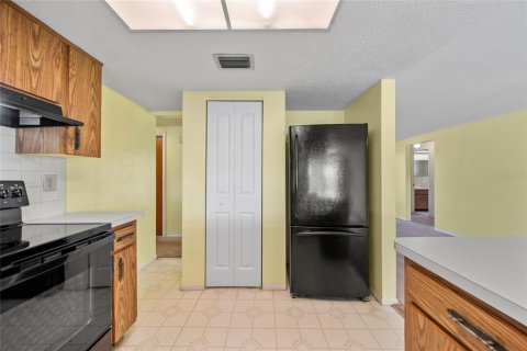 House in New Port Richey, Florida 3 bedrooms, 140.1 sq.m. № 1824446 - photo 12