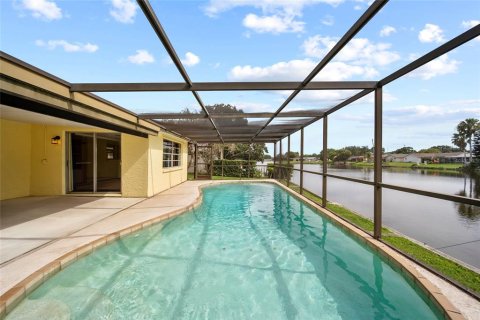 House in New Port Richey, Florida 3 bedrooms, 140.1 sq.m. № 1824446 - photo 24