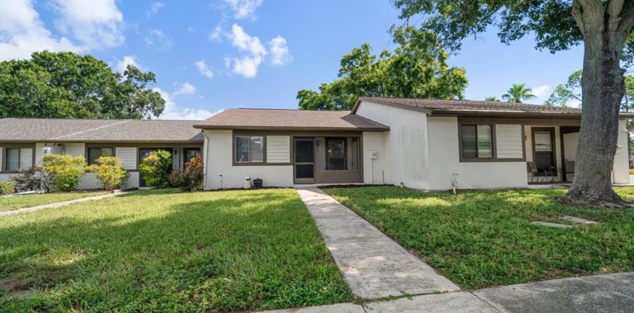 Villa ou maison à Palm Harbor, Floride 2 chambres, 95.69 m2 № 1911526