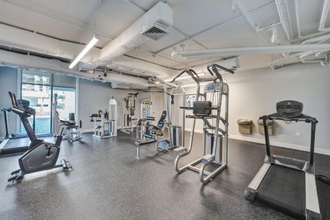 Condo in Hollywood, Florida, 2 bedrooms  № 1120007 - photo 1