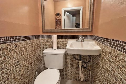 House in Lauderhill, Florida 3 bedrooms, 200.67 sq.m. № 2062855 - photo 15