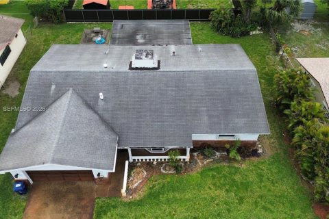 House in Lauderhill, Florida 3 bedrooms, 200.67 sq.m. № 2062855 - photo 17