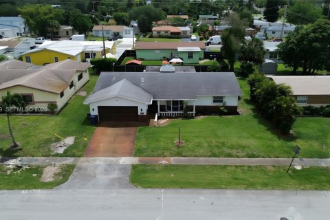 House in Lauderhill, Florida 3 bedrooms, 200.67 sq.m. № 2062855 - photo 16