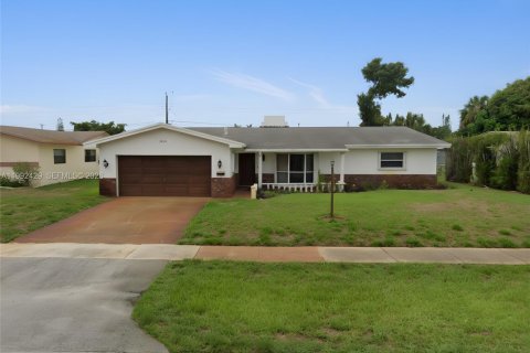 Casa en venta en Lauderhill, Florida, 3 dormitorios, 200.67 m2 № 2062855 - foto 1