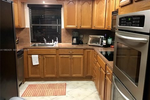 House in Lauderhill, Florida 3 bedrooms, 200.67 sq.m. № 2062855 - photo 12