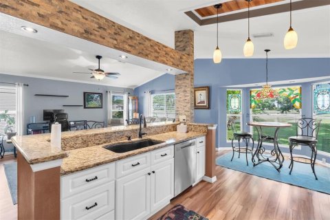 Villa ou maison à vendre à New Port Richey, Floride: 2 chambres, 169.27 m2 № 2101390 - photo 17