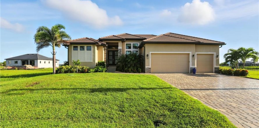 House in Punta Gorda, Florida 3 bedrooms, 228.73 sq.m. № 1883304