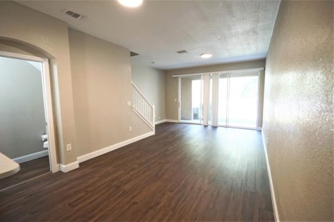 Adosado en alquiler en Tampa, Florida, 2 dormitorios, 115.2 m2 № 1826180 - foto 8