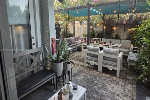 Townhouse in Doral, Florida 3 bedrooms, 186.55 sq.m. № 1845721 - photo 15