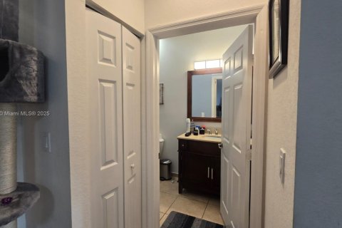 Townhouse in Doral, Florida 3 bedrooms, 186.55 sq.m. № 1845721 - photo 19