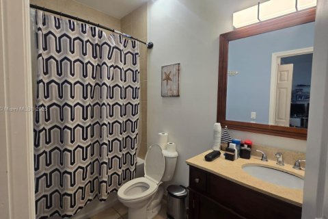 Townhouse in Doral, Florida 3 bedrooms, 186.55 sq.m. № 1845721 - photo 20