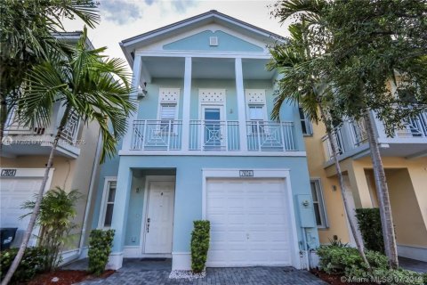 Townhouse in Doral, Florida 3 bedrooms, 186.55 sq.m. № 1845721 - photo 1
