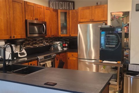 Townhouse in Doral, Florida 3 bedrooms, 186.55 sq.m. № 1845721 - photo 10